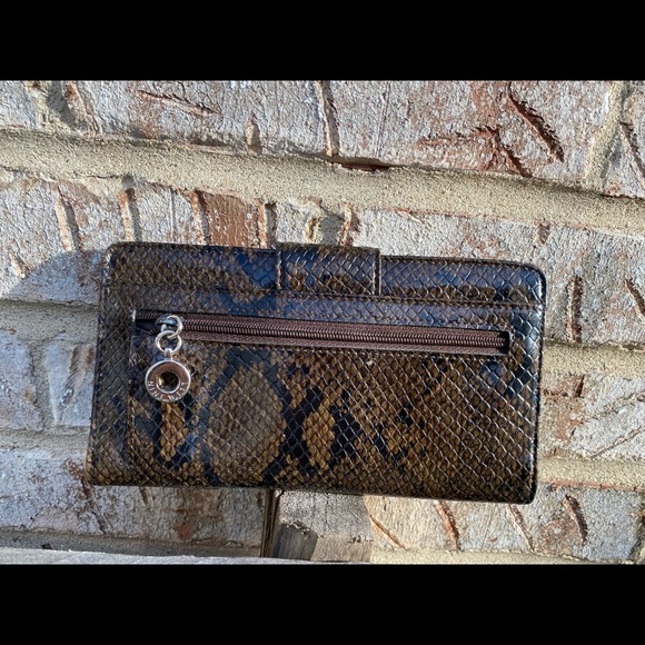 Nine West python design style wallet - Picture 5 of 9